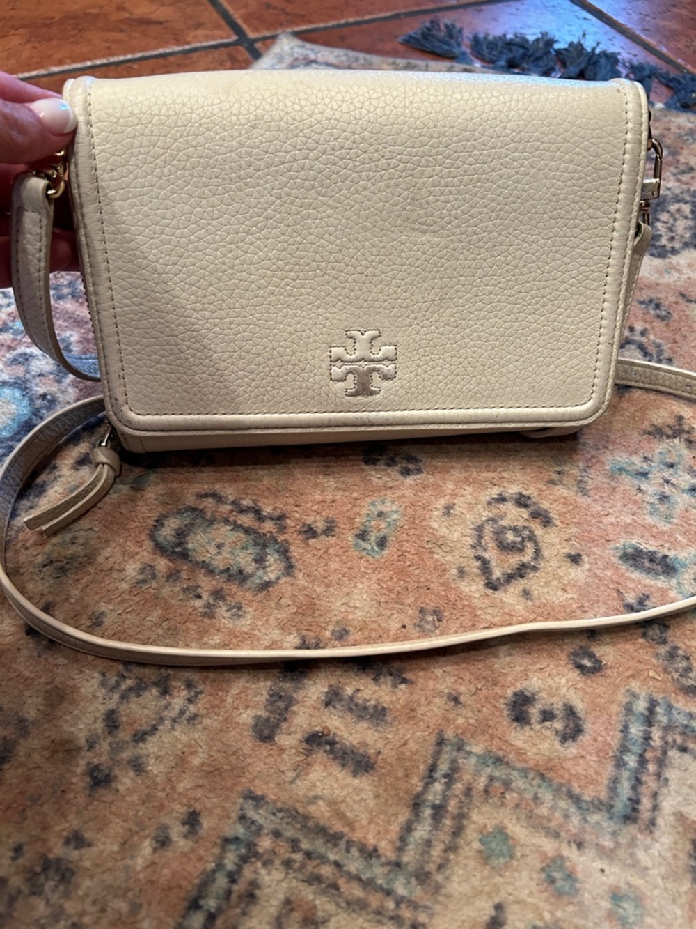 Tory Burch Pebbled Leather Wristlet Wallet in Off-White - Picture 2 of 15